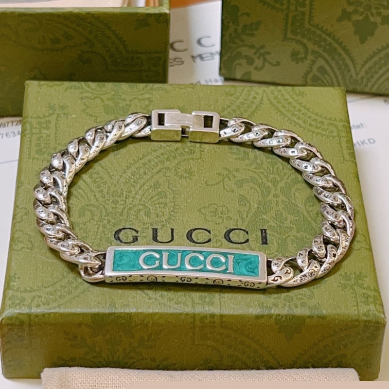G*u*i bracelets